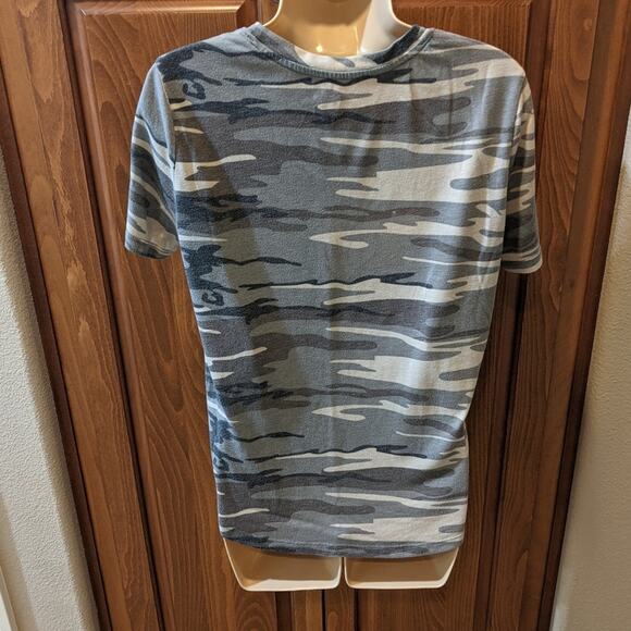 Marvel Women’s Camo Captain America tee Size Large 5/$25 - Picture 3 of 4